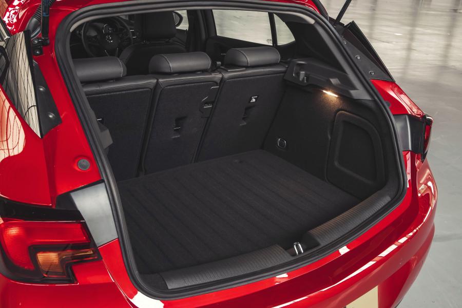 Багажник Vauxhall Astra 2019 года  (фото 22 из 40)